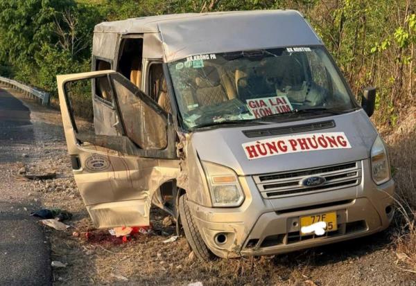 Vụ xe khách lao xuống lề đường: Đã có 3 người tử vong