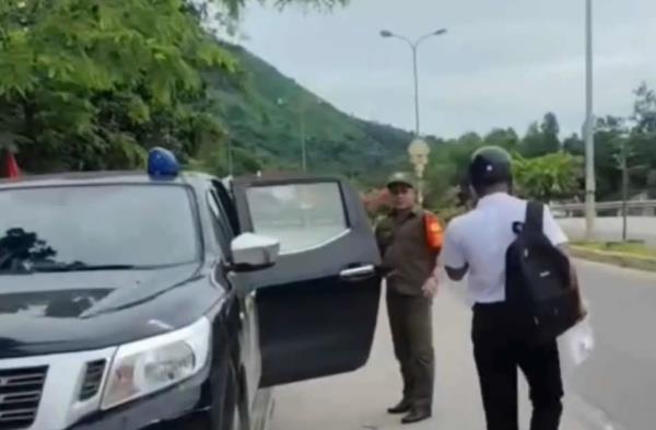 Thí sinh ngủ quên, Công an xã đến tận nhà chở đi thi