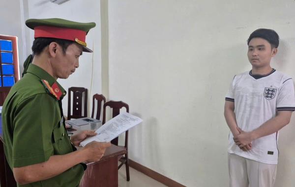 Nhân viên cửa hàng hô biến 84 điện thoại để chơi tiền ảo và đánh bạc