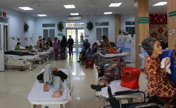 Hơn 40 trường hợp ngộ độc sau khi ăn bánh mỳ ở Điện Bàn