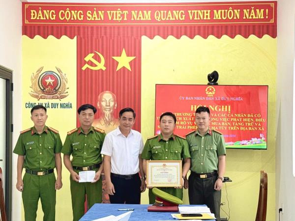 Khen thưởng Công an xã Duy Nghĩa vì thành tích xuất sắc trong phòng, chống ma túy