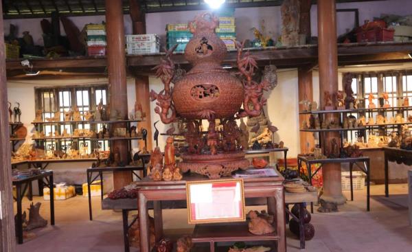 Nghệ nhân thổi hồn biến gốc cây thành hình dạng độc đáo