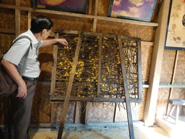 Mẹ tôi với làng lụa Mã Châu