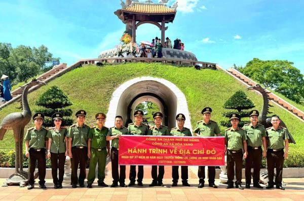 Công an xã Hòa Vang về nguồn tại các địa chỉ đỏ mảnh đất Quảng Trị anh hùng