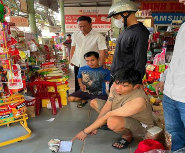 Bị tóm giữa đường