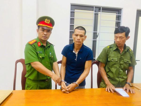 Bắt tạm giam đối tượng đập phá xe của em dâu