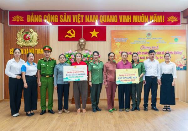 Trao sinh kế, tiếp sức học sinh nghèo vượt khó tại Núi Thành