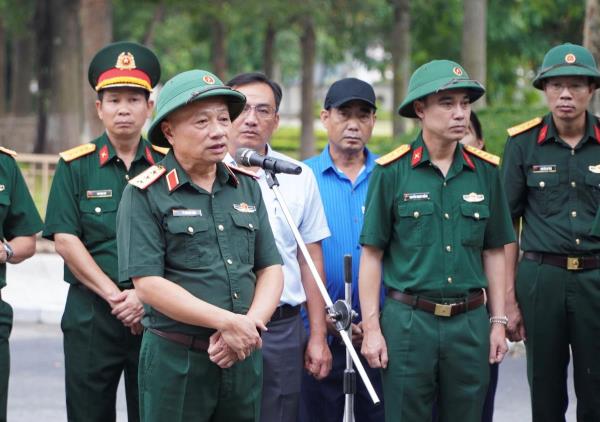Thượng tướng Lê Quang Minh kiểm tra công tác tìm kiếm hài cốt liệt sỹ tại Quảng Ngãi