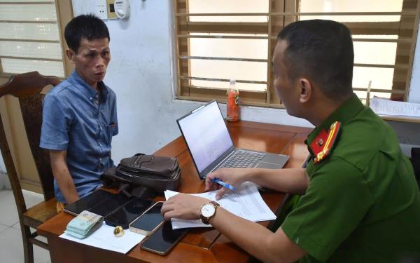 Mắc nghẹn 2 quả táo khuyết lòi 8 vụ trộm