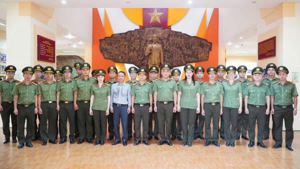 Những người lính trên không gian số