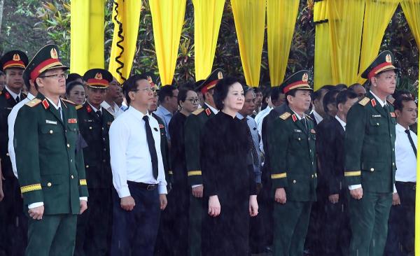 Phó Thủ tướng Phạm Thị Thanh Trà dự Lễ truy điệu, an táng hài cốt liệt sĩ tại Quảng Ngãi
