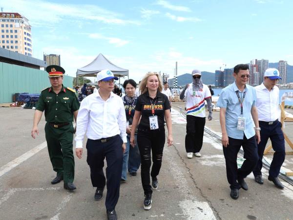 Chủ tịch UBND thành phố Đà Nẵng kiểm tra, động viên hai đội Việt Nam và Pháp trước đêm thi thứ hai DIFF 2026