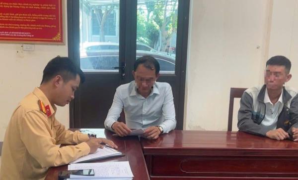Quay đầu né chốt vẫn không thoát