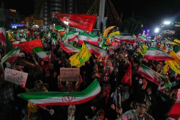 Israel và Iran tuyên bố ngừng tấn công lẫn nhau