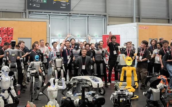 Người máy Make in Vietnam của VinRobotics tỏa sáng tại hai sân khấu công nghệ hàng đầu thế giới