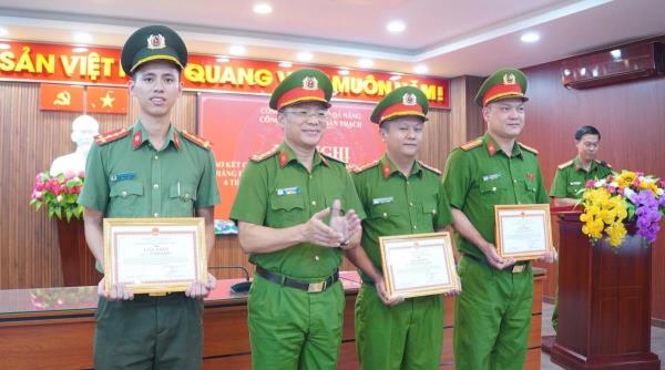 Đại tá Nguyễn Hà Lai dự và chỉ đạo hội nghị tại Công an phường Bàn Thạch
