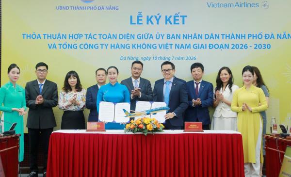Đà Nẵng và Vietnam Airlines ký kết hợp tác toàn diện