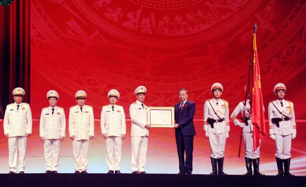 Tổng Bí thư, Chủ tịch nước Tô Lâm trao Huân chương Sao Vàng tặng lực lượng An ninh nhân dân