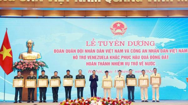Thủ tướng Chính phủ tuyên dương Đoàn cứu nạn, cứu hộ Việt Nam tại Venezuela