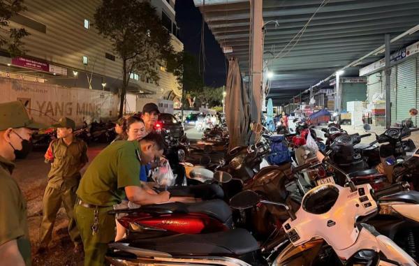 Chấn chỉnh tình trạng chiếm dụng vỉa hè trông giữ xe trái phép