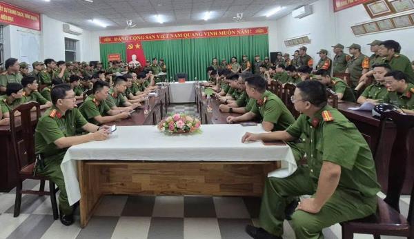 Kiểm tra, test nhanh 200 trường hợp tại chung cư, phát hiện 6 người dương tính