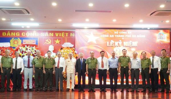 Lá chắn thép thầm lặng nhưng vẻ vang