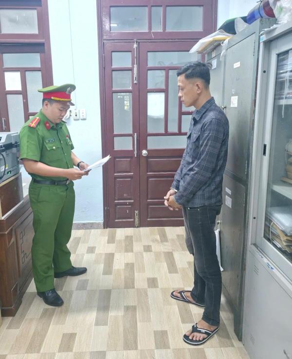 Công an phường An Khê thi hành lệnh bắt đối tượng chiếm đoạt gần 100 triệu đồng