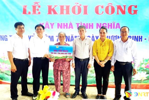 Cảng Hàng không quốc tế Đà Nẵng hỗ trợ 250 triệu đồng xây nhà tình nghĩa cho thân nhân liệt sĩ