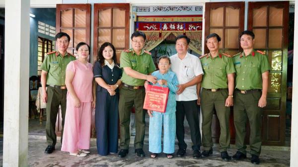 Công an TP Huế tri ân gia đình chính sách, người có công nhân Ngày Thương binh - Liệt sĩ
