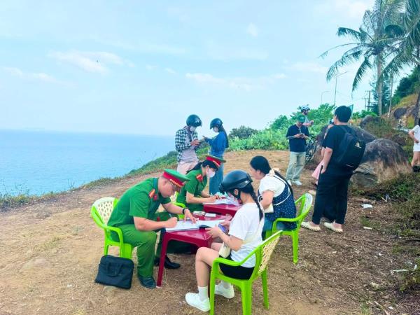 Tham quan đừng làm mất mỹ quan