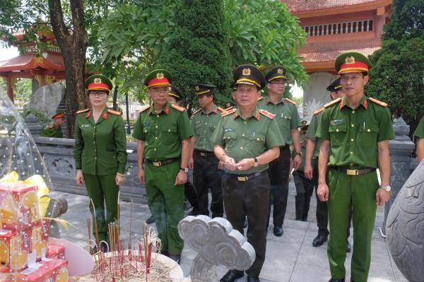 Công an TP Đà Nẵng- Hành trình tri ân các Anh hùng Liệt sĩ tại đất thép Quảng Trị