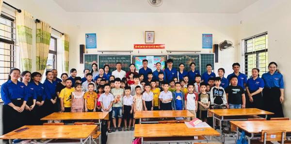 Gieo mầm tri thức từ những lớp học phụ đạo hè miễn phí