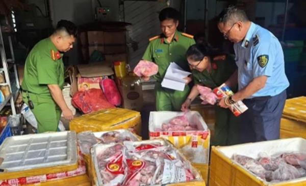 Bán thực phẩm đông lạnh hôi thối