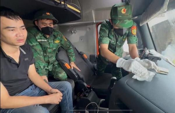 Biên phòng Cửa khẩu quốc tế Nam Giang phát hiện tài xế tàng trữ trái phép ma tuý