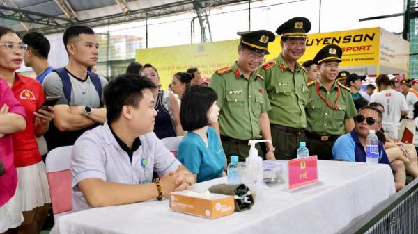 Lãnh đạo Cục Công tác chính trị và Công an TP Đà Nẵng động viên các đội tuyển, lực lượng hậu cần, y tế phục vụ Hội thao CAND