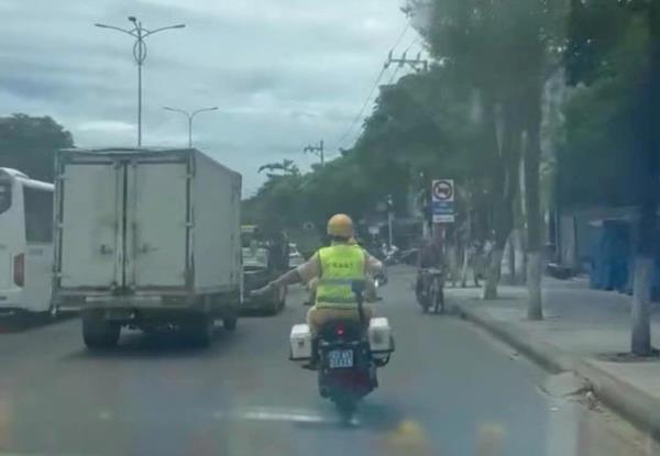 Cảnh sát giao thông Đà Nẵng kịp thời mở đường đưa bệnh nhân chấn thương sọ não đi cấp cứu