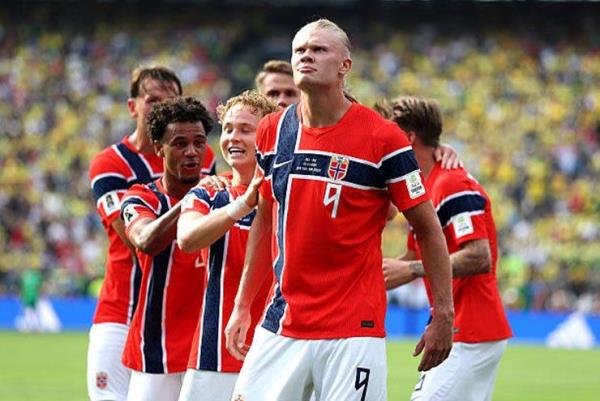 Cú đúp hiệp 2 định đoạt đại chiến (World Cup)