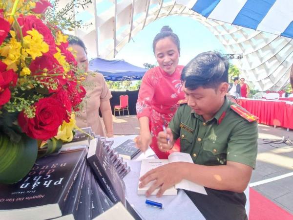 Thiện - ác trong Phản chiếu đảo ngược