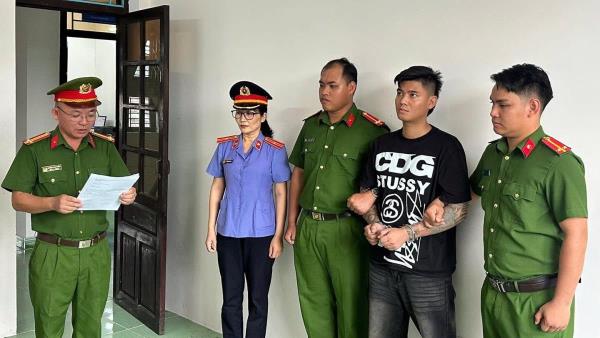 Khởi tố thanh niên nẹt pô, gây rối trật tự công cộng