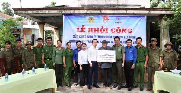 Khởi công sửa chữa nhà tình nghĩa cho gia đình thân nhân liệt sĩ