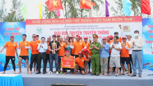 Sôi nổi Giải đua thuyền truyền thống phường Quảng Phú lần thứ Nhất