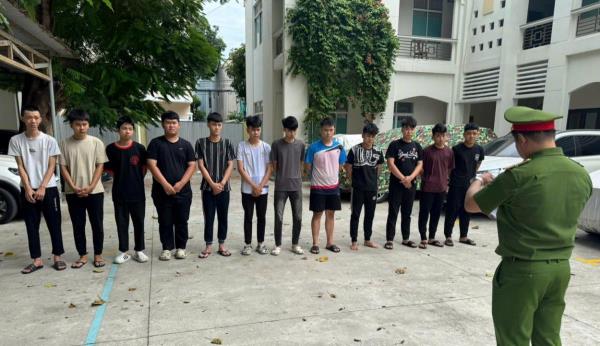 Khởi tố 12 thanh thiếu niên mang hung khí gây rối trên đường Nguyễn Tất Thành