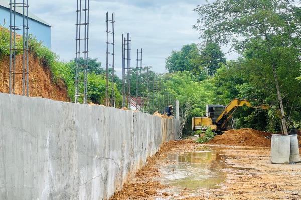 Khơi thông hạ tầng trọng điểm vùng núi