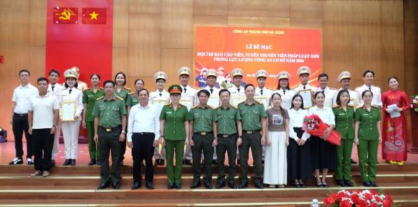 Sôi nổi Hội thi báo cáo viên, tuyên truyền viên pháp luật giỏi trong lực lượng Công an cơ sở