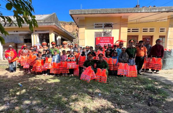 Thắt chặt an toàn đường thủy trên hồ Liệt Sơn