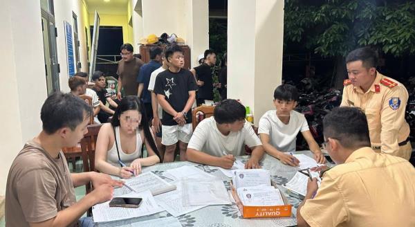Kịp thời ngăn chặn hàng trăm thanh, thiếu niên tụ tập, điều khiển mô-tô, xe máy gây mất trật tự