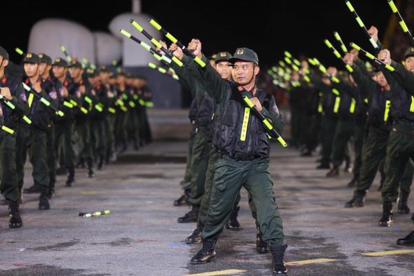 Video clip những màn đồng diễn ấn tượng đêm Khai mạc Vòng chung kết Hội thao quân sự, võ thuật và thể thao CAND năm 2026