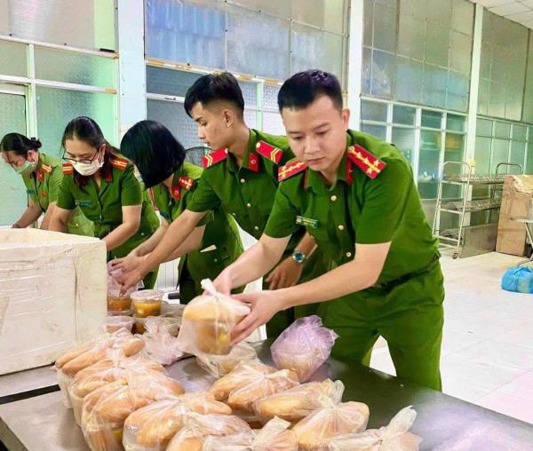 Trao tặng 200 suất ăn cho bệnh nhân