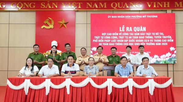 Công an Huế ra quân chấn chỉnh lấn chiếm lòng đường, vỉa hè