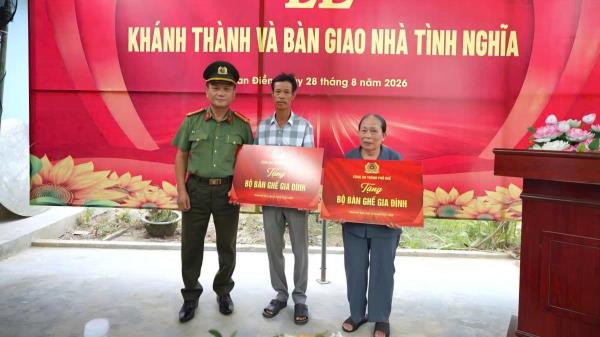 Tuổi trẻ Công an Huế chung tay sửa nhà cho gia đình có công